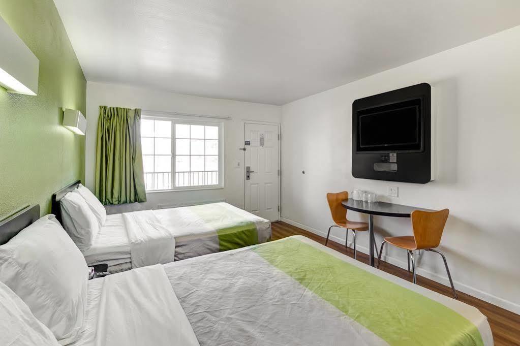 Motel 6-Visalia, Ca Екстериор снимка